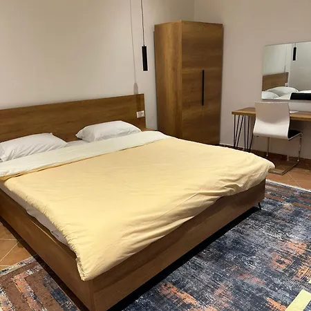 Tirana Rooms * تيرانا